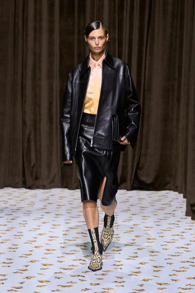 Look 11